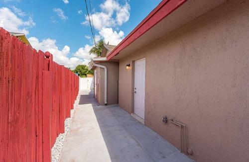 Lauderhill Apartment | Pleasant studio with AC in friendly Lauderhill neighborhood