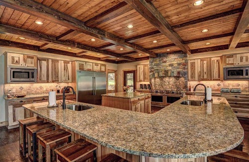 Eagle River House | Plush lakefront lodge with private dock, high-speed WiFi, & game room