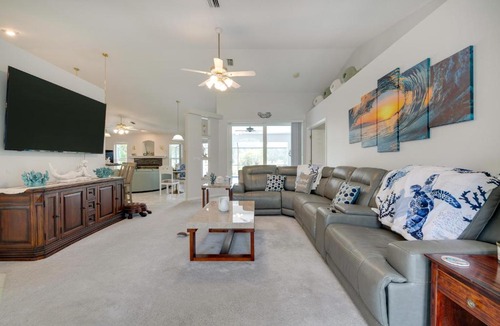 Spring Hill House | Pool, Grill & Golf Course Views: Spring Hill Stay!