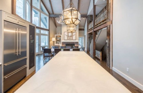 Stratton Mountain House | Premier Stratton Mountain Resort Location Flowing Springs