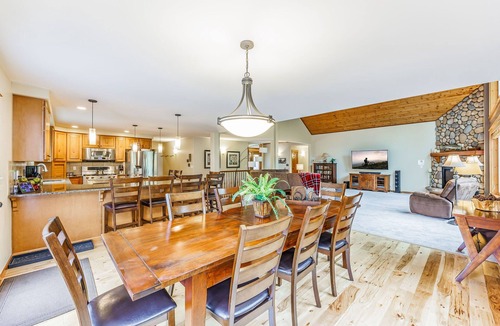 Cle Elum House | Private 5 Acre Mountain Escape + HotTub/Epic GmRm - 3 Night Savings