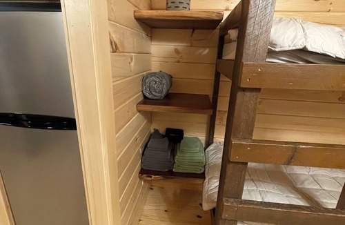 Kingsley Cabin | Private Cabin: Fire Pit, Hot Tub Mountain View’s, Farm Charm