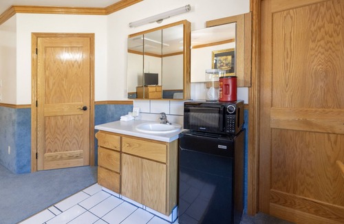 Hot Springs Cabin | Private Chamber in Rustic Cabin - Room 227