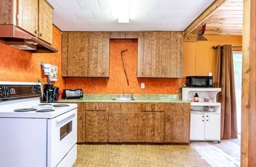 Lafontaine Cottage | Private Cottage Getaway - 2 min from the beach!