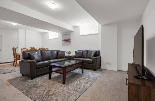 Thorold House | Private & Cozy 2BR Retreat Near Niagara Falls