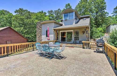 Mid America House | Private Deck & Dock: Home on Lake Hamilton!