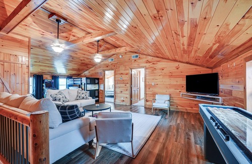 Bee Spring Cottage | Private Hot Tub, Arcade Game: Bee Spring Cabin