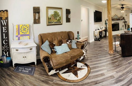 North Richland Hills Bed & Breakfast | Private king master bedroom w/private bathroom & shared home (others live here)