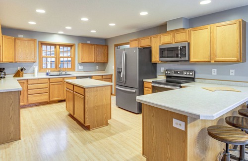 Melrude Cottage | Private Lakefront Home w/Game Room in Aurora!