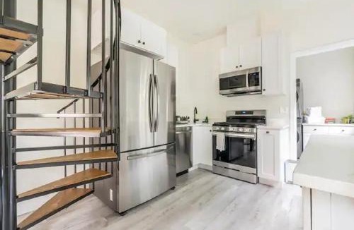 Auburn House | Private Waterfront Retreat near downtown Auburn