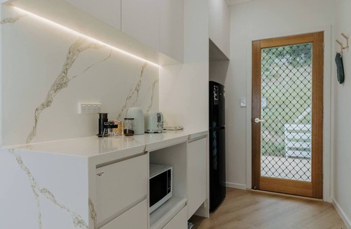 Frankston House | Pudding's Home: Exclusive Oceanfront Experience