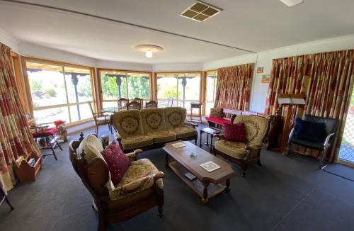 Rutherglen House | Pull Up Stumps