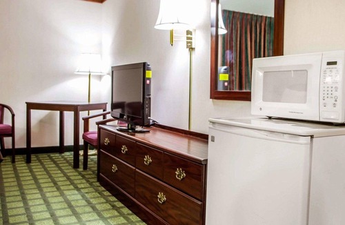 Arcola Hotel | Quality Inn Arcola