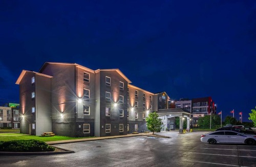 Grimsby Hotel | Quality Inn & Suites