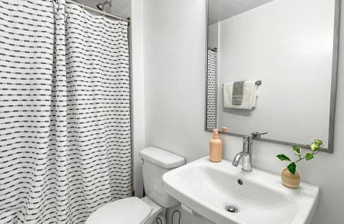 Downtown Des Moines Apartment | Quiet 1 Bed Studio Heart of Downtown