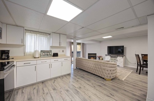 Aurora Apartment | Quiet Aurora Executive Suite - 2BR with Separate Entry