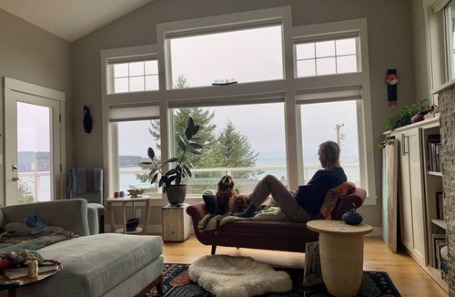 Bellingham Villa | Quiet, Spacious, Private top floor waterview