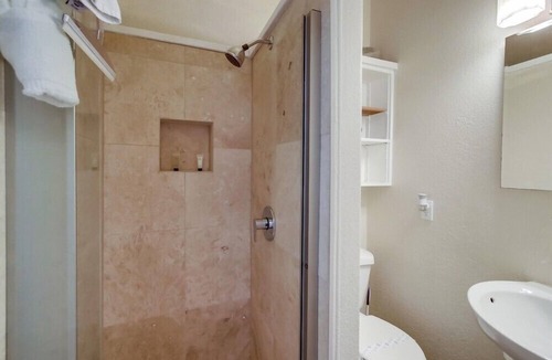 Beach Barber Tract Apartment | Quiet studio cabana in La Jolla