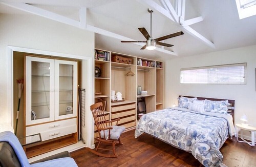 Beach Barber Tract Apartment | Quiet studio cabana in La Jolla