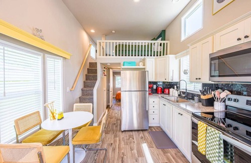 Forks House | Rainforest Tiny Home Retreat: Retro