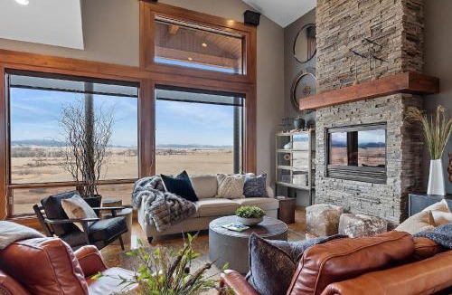 Sturgis House | Raz Hideaway