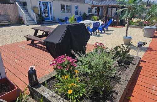 Forked River Boat Rental | Recluse Floating Waterfront Escape