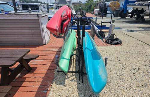 Forked River Boat Rental | Recluse Floating Waterfront Escape
