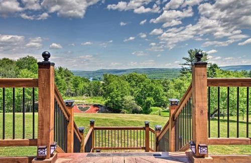 Putney Apartment | Red Sweetheart Barn Studio with Mtn and River Views!