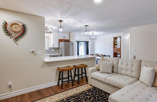 University Place House | Relax in University Place - Sleeps 5 - Game Room