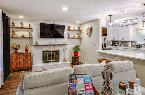 University Place House | Relax in University Place - Sleeps 5 - Game Room