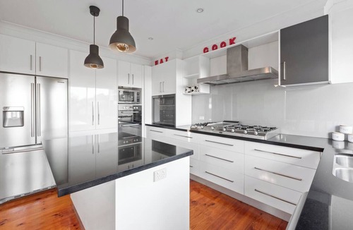 Berwick House | Relax & Unwind | Multiple Retreat | Walk to Shops