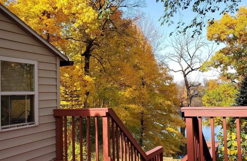 Campbellsport House | Relaxing Tree house on the lake!