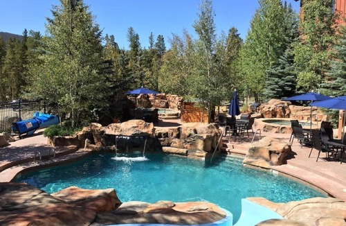 River Run Condo | Remodeled 2BR/3BA River Run Luxe Vaulted Ceilings Washer/Dryer Sleeps 8