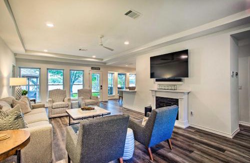 Log Cabin House | Remodeled Cedar Creek Lake Retreat w/Fire Pit!