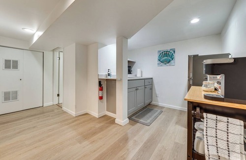Maple Leaf Apartment | Remodeled Maple Leaf Basement Apt! 7 Mi to Seattle