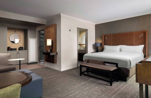 Broomfield Hotel | Renaissance Boulder FlatIron Hotel