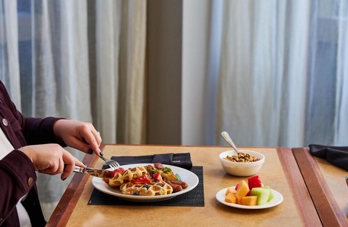 O'Hare Hotel | Renaissance Chicago O'Hare Suites Hotel