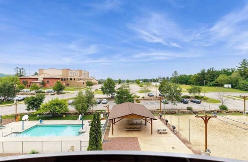 Wisconsin Dells Condo | Resort Studio Comfort Meets Dells Adventure