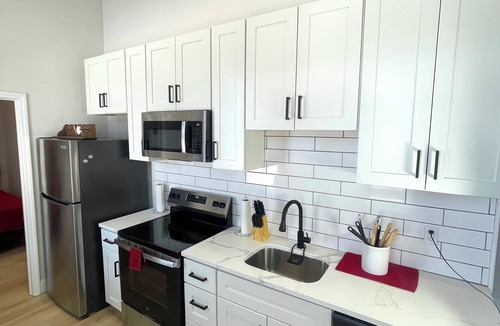 Lafayette Square Apartment | Retro Baseball Downtown Apartment