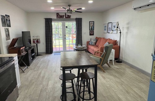 Crystal River House | Retro Retreat-Waterfront/Kayaks for 5/Boatslip/bikes