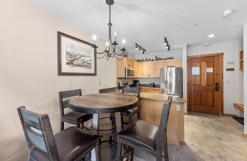 River Run Condo | River Run Condo with Private Balcony, Memory Foam Mattress, Walk to Base Area