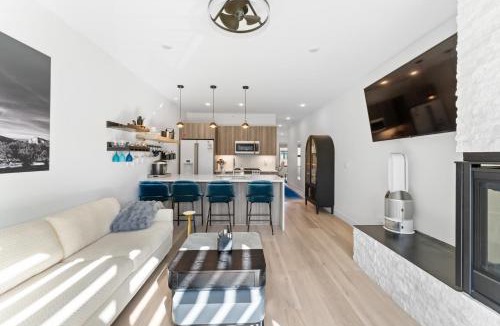 Willow Grove House | River West #635