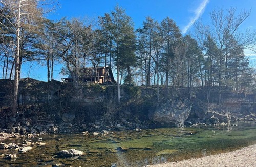 Eagle Rock Cabin | Riverfront Cabin w/Fire Pit - Pet Friendly - Near Table Rock Lake