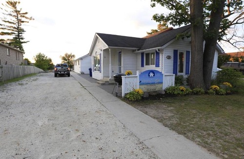 Wasaga Beach Resort | Riverfront Cottages