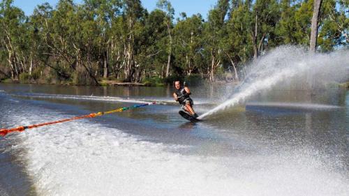 Moama House | Riverfront Escape - Pool Fun and Space for Everyone