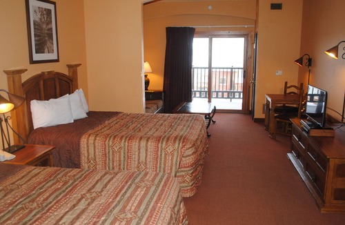 Wisconsin Dells Condo | RIVERFRONT.JACUZZI tub!!.FREE Noah's Ark WATER PARK access for SUMMER!!