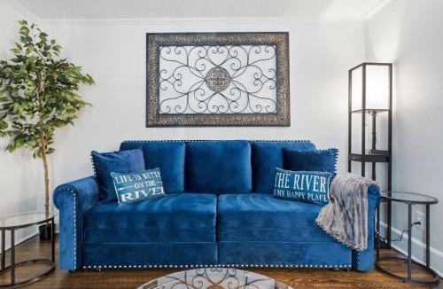 Downingtown House | Riverfront Retreat - Convenience - Kayaks