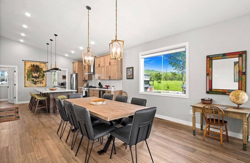 Riverside Condo | RiverWest Hunters Lookout - Riverfront - Dog Friendly - Upper level