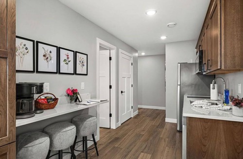 Riverside Condo | RiverWest Kayak View -Riverview-Dog Friendly