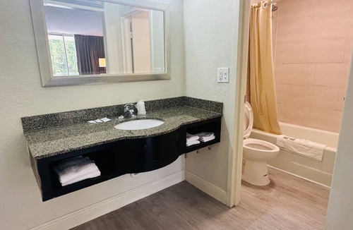 Silver Springs Hotel | Rodeway Inn Silver Springs - Ocala East